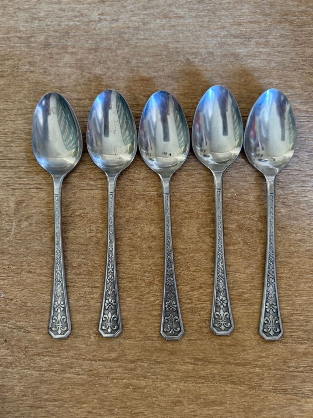 Interpurbvintage stainless steel set of 5 spoons in the Florenz pattern.